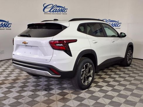New 2026 Chevrolet Trax LT w/ Sunroof Package FWD image 11