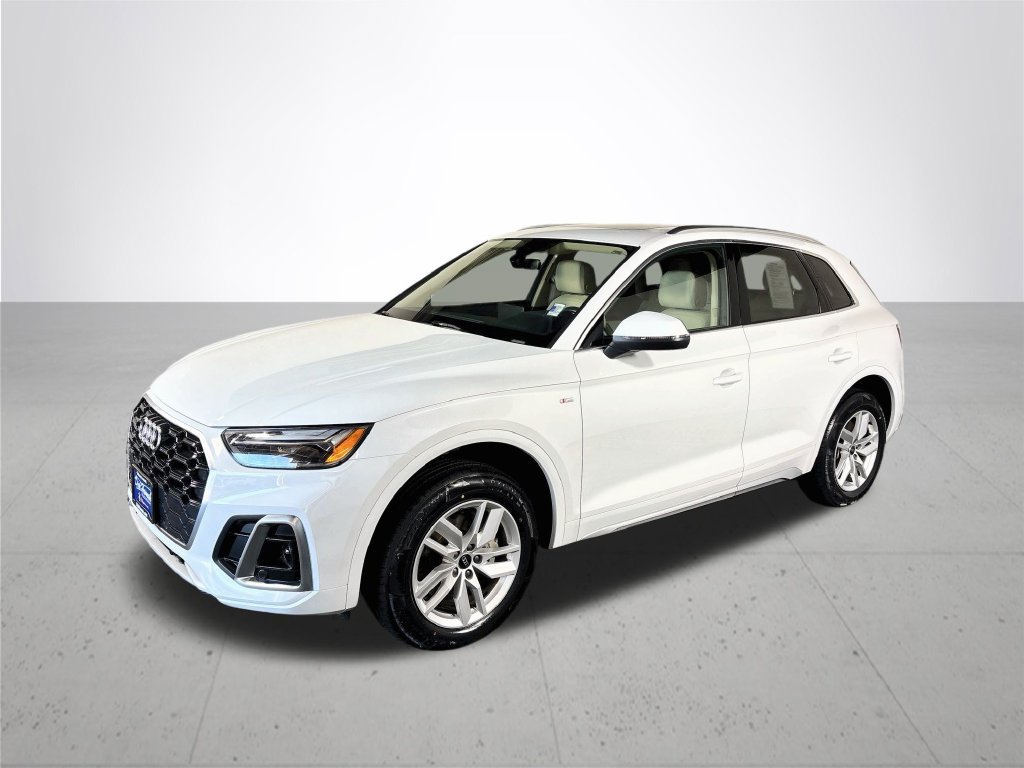 Used 2023 Audi Q5 2.0T Premium w/ Convenience Package AWD/4WD image 2