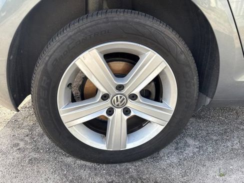 Used 2017 Volkswagen Golf Wolfsburg Edition FWD image 10
