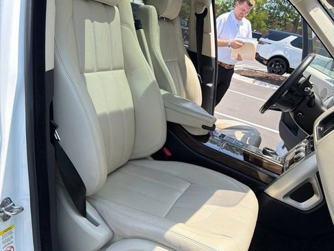 Used 2017 Land Rover Range Rover HSE AWD/4WD image 16