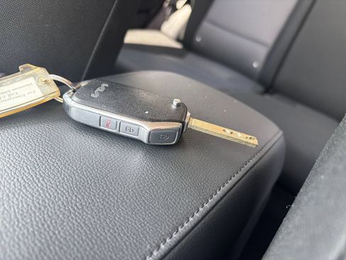 Used 2025 Kia Soul LX w/ LX Technology Package FWD image 21