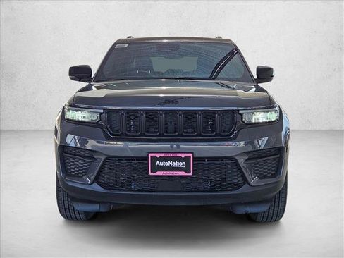 New 2025 Jeep Grand Cherokee Altitude image 6