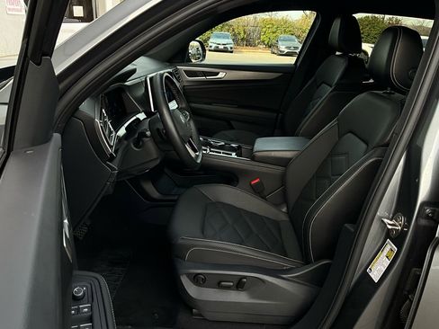 Used 2025 Volkswagen Atlas Cross Sport SE image 9