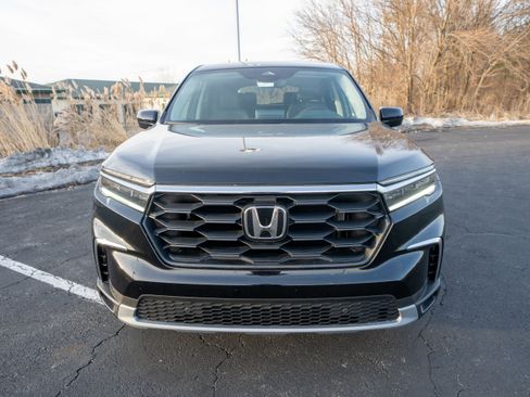 New 2025 Honda Pilot EX-L image 2
