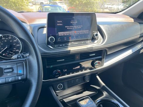 Used 2023 Nissan Rogue SV image 57