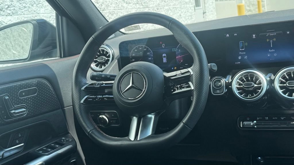 Used 2025 Mercedes-Benz GLA 250 4MATIC image 13