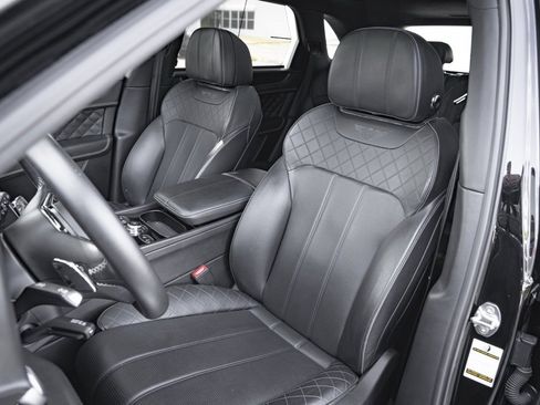 Used 2018 Bentley Bentayga image 12