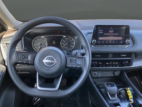 Used 2023 Nissan Rogue SV image 5