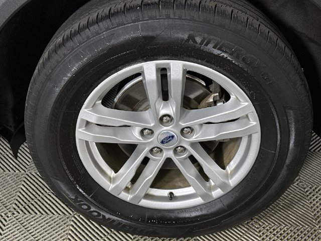 Used 2023 Ford Explorer XLT AWD/4WD image 34
