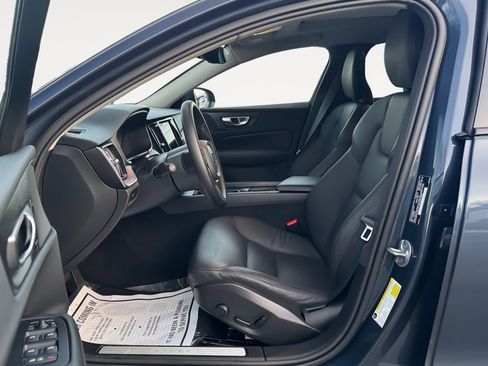 Used 2025 Volvo V60 B5 Cross Country Plus image 12