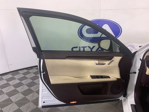 Used 2016 Lexus ES 350 w/ Premium Package w/Wood Trim image 13