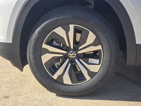 New 2026 Volkswagen Atlas SE image 10