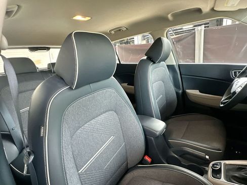 Used 2023 Hyundai Venue Limited w/ Cargo Package FWD image 27