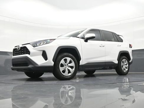 Used 2022 Toyota RAV4 LE AWD/4WD image 24