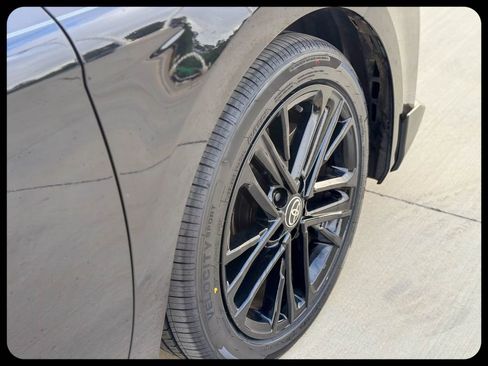 Used 2025 Toyota Camry SE image 7