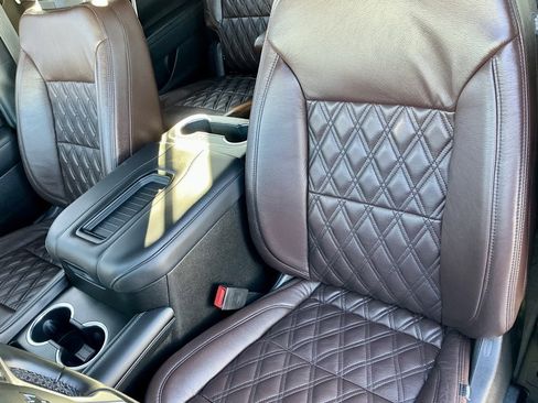 Used 2023 Chevrolet Suburban Z71 w/ Luxury Package image 40