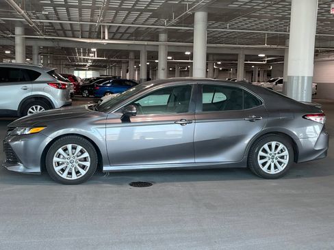 Used 2019 Toyota Camry LE FWD image 7