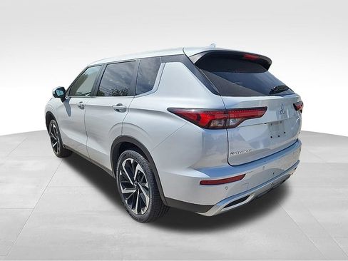 Used 2024 Mitsubishi Outlander SE AWD/4WD image 3
