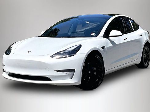 Used 2023 Tesla Model 3 Standard Range RWD image 1