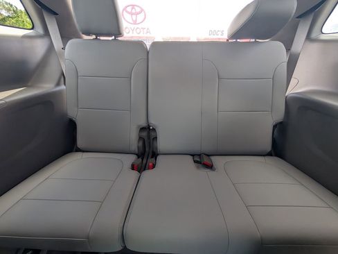 Used 2021 Chevrolet Traverse LT w/ LPO, Floor Liner Package image 27