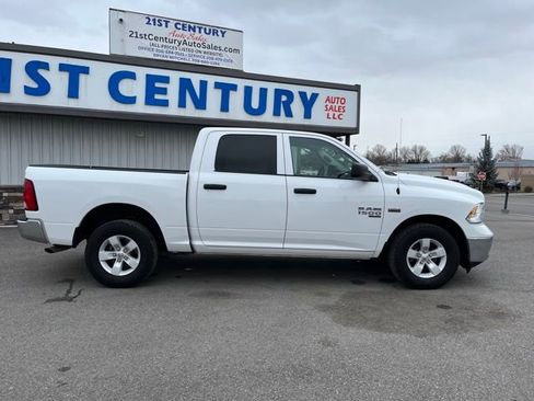 Used 2022 RAM 1500 Classic SLT AWD/4WD image 15