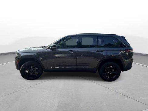 Used 2025 Jeep Grand Cherokee Limited w/ Black Appearance Package AWD/4WD image 9
