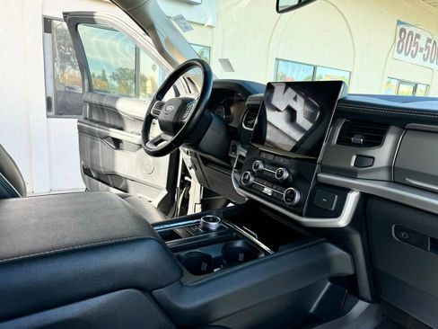 Used 2024 Ford Expedition XLT image 30