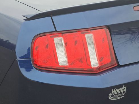 Used 2010 Ford Mustang Convertible image 34