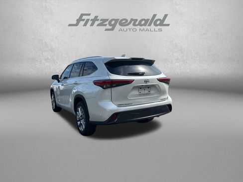 Used 2021 Toyota Highlander Limited FWD image 5