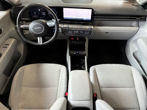 Used 2024 Hyundai Kona SEL w/ Convenience Package FWD image 3