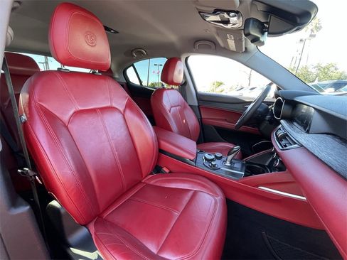 Used 2019 Alfa Romeo Stelvio image 9