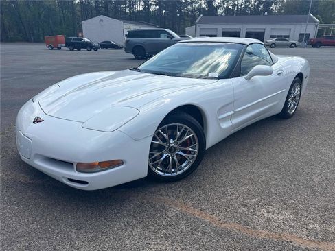 Used 2004 Chevrolet Corvette Convertible w/ Preferred Equipment Group image 2