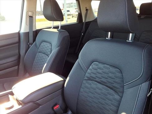 Used 2025 Nissan Pathfinder SV image 15