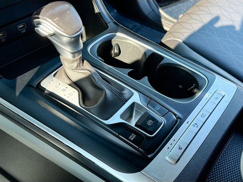 Used 2023 Kia Carnival LX image 12