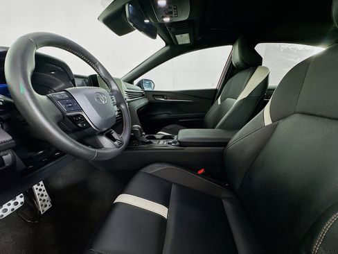 Used 2025 Toyota Camry SE image 21