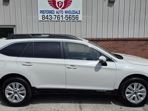 Used 2017 Subaru Outback 2.5i Premium AWD/4WD image 4