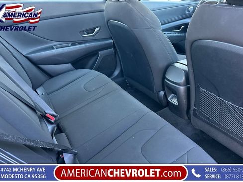 Used 2025 Hyundai Elantra SEL FWD image 19