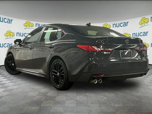 Used 2025 Toyota Camry SE image 4
