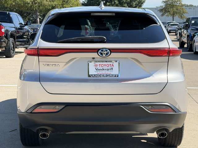 Used 2023 Toyota Venza LE AWD/4WD image 5