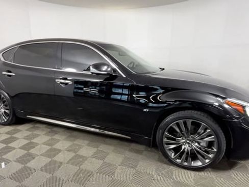 Used 2017 INFINITI Q70 L 3.7 AWD/4WD image 2