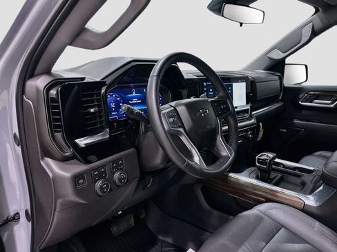 Used 2024 Chevrolet Silverado 1500 LT Trail Boss w/ LT Trail Boss Premium Package AWD/4WD image 9