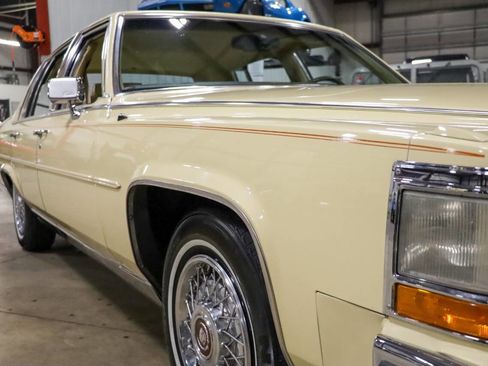 Used 1986 Cadillac Brougham Brougham image 28