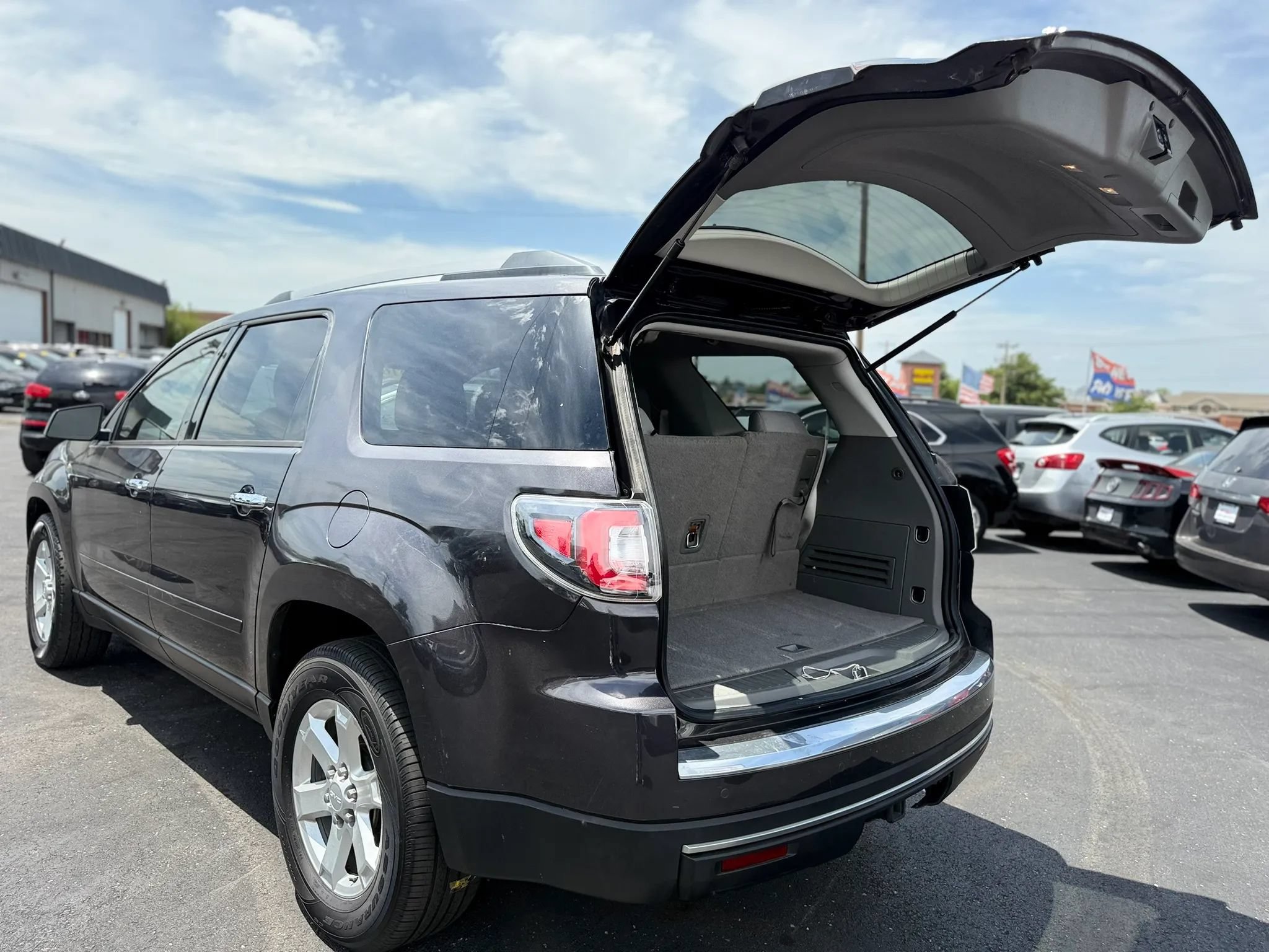 Used 2016 GMC Acadia SLE FWD image 8