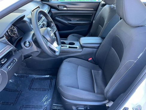 Used 2025 Nissan Altima 2.5 SV image 24