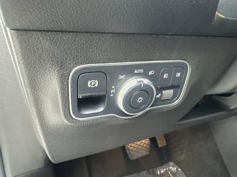 Used 2021 Mercedes-Benz GLB 250 w/ Premium Package image 52