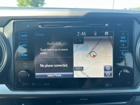 Used 2018 Toyota Tacoma TRD Sport AWD/4WD image 16