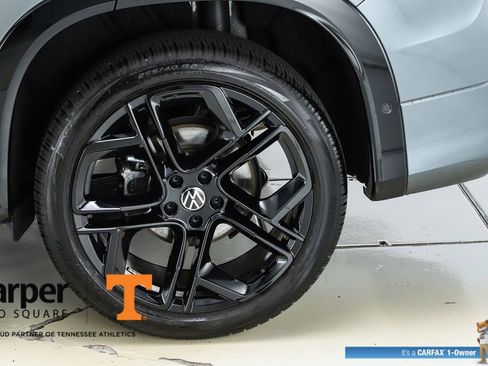 Used 2025 Volkswagen Tiguan SE R-Line image 6