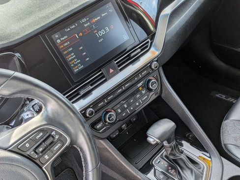 Used 2020 Kia Niro EX image 22