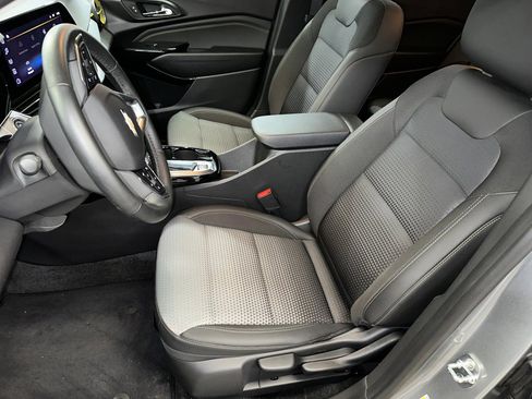 Certified 2024 Chevrolet Trax LT w/ Driver Confidence Package image 2