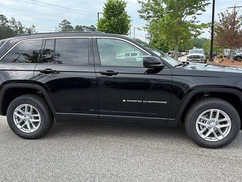 Used 2025 Jeep Grand Cherokee Laredo X w/ Luxury Tech Group I AWD/4WD image 7